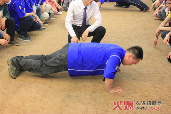 誰替我們做俯臥撐